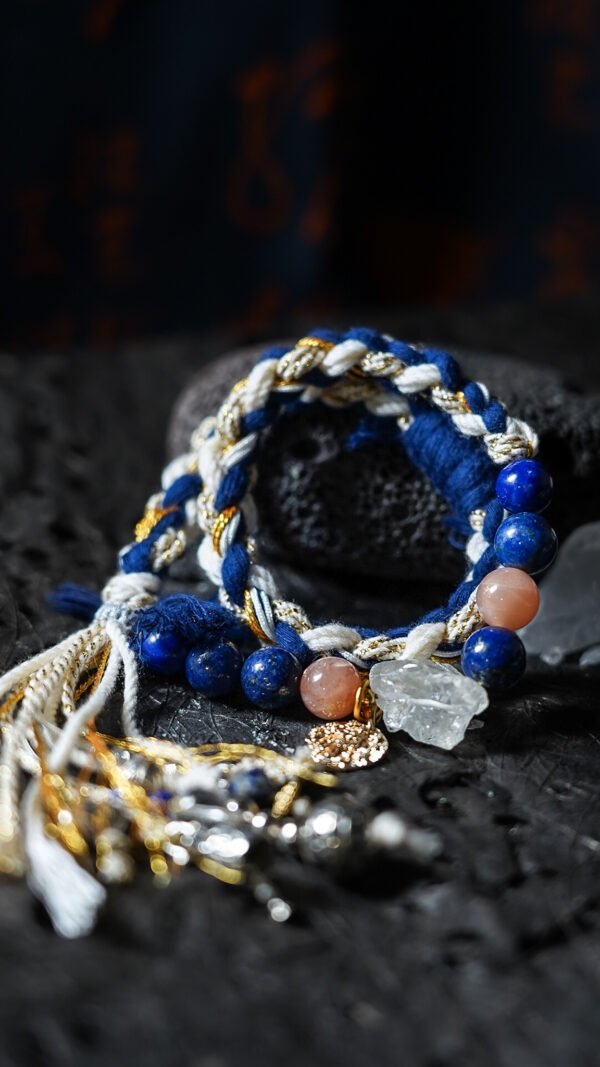 Aquarius Breeze-Weaved Vision Bracelet - White & Gold-Blue