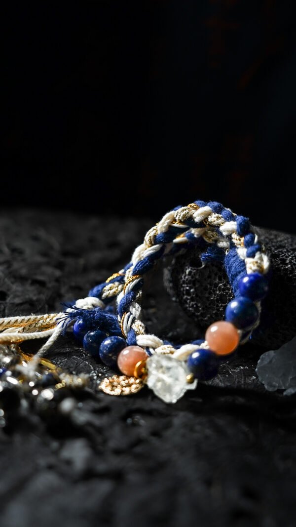 Aquarius Breeze-Weaved Vision Bracelet - White & Gold-Blue
