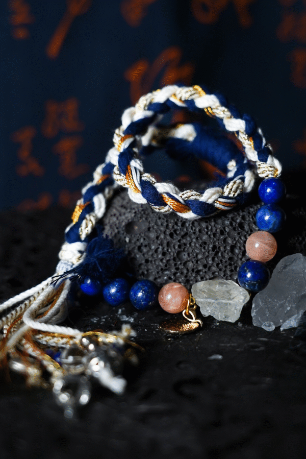 Aquarius Breeze-Weaved Vision Bracelet - White & Gold-Blue