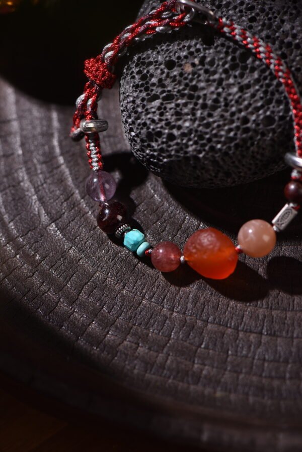 Five Elements Fire Single-Strand Bracelet - Red & White